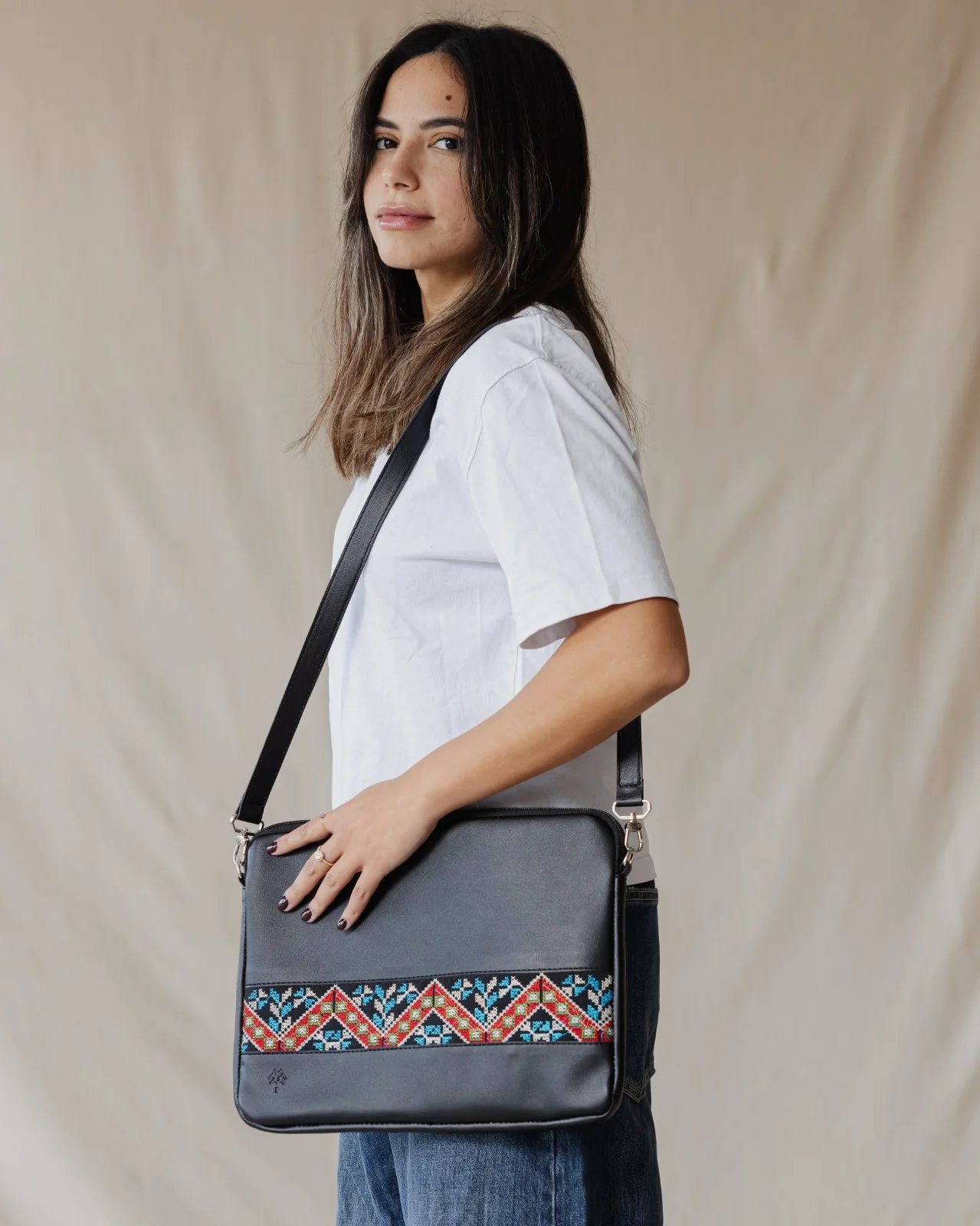 Black Etamine Laptop Sleeve - Image 5