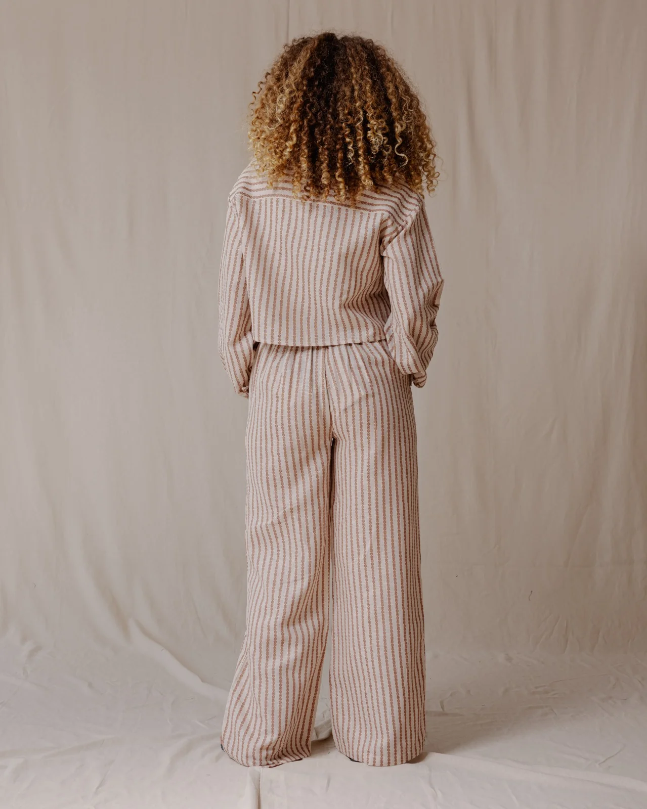 Brown Linea Linen Set - Image 3