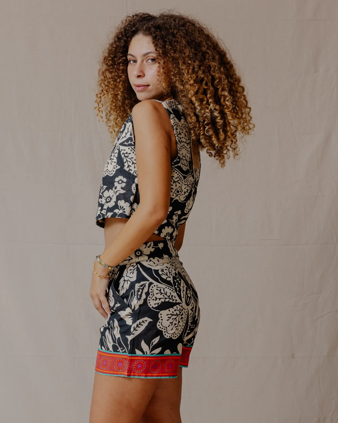 Feathered Tropics Linen Set - Image 2