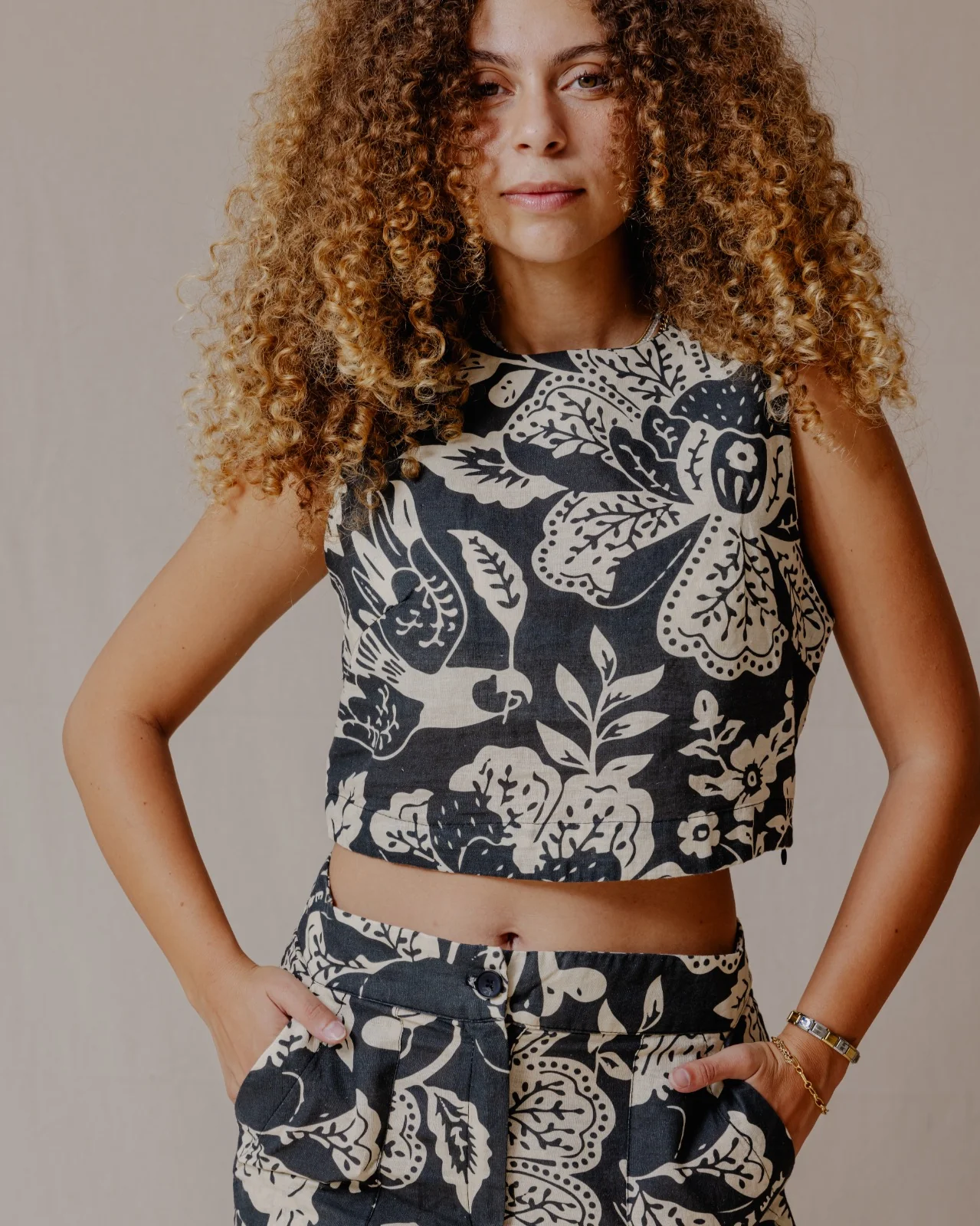 Feathered Tropics Linen Set - Image 4