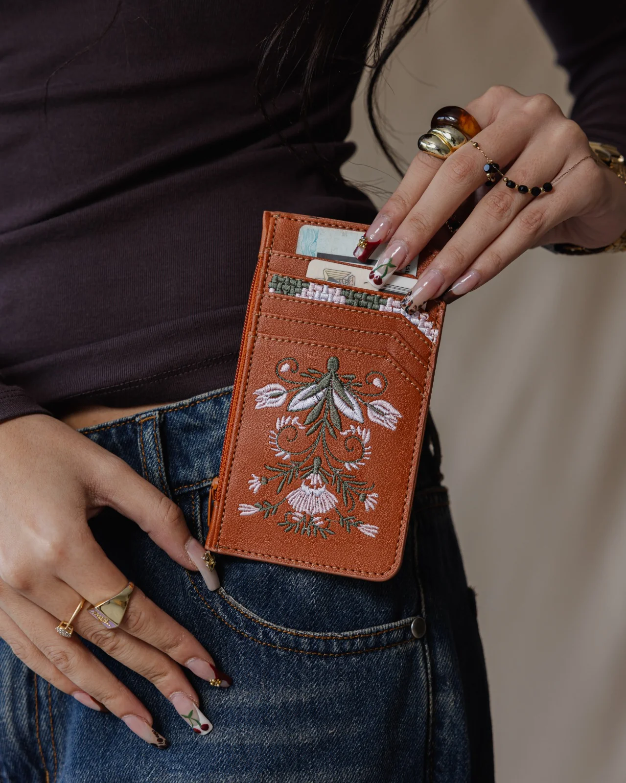 Havane Flowered Card Holder - Image 2