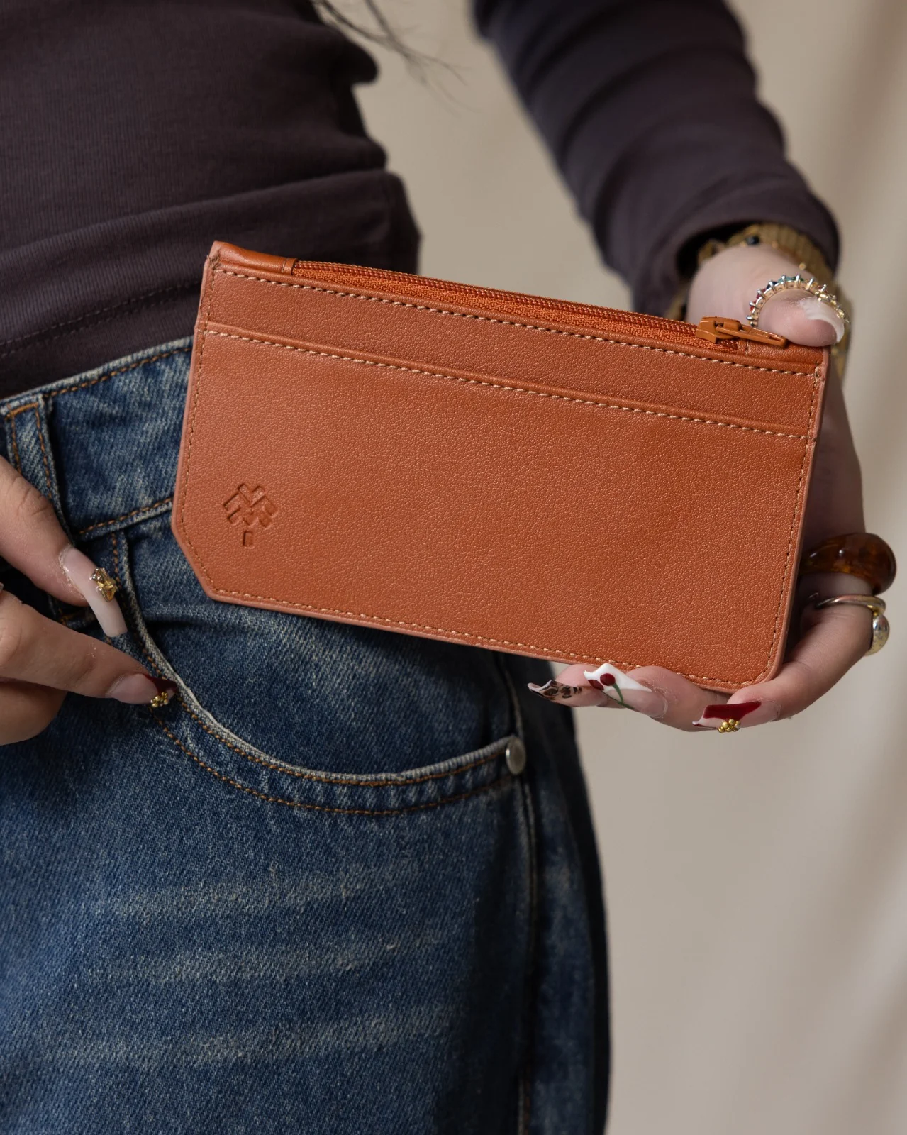 Havane Flowered Card Holder - Image 3
