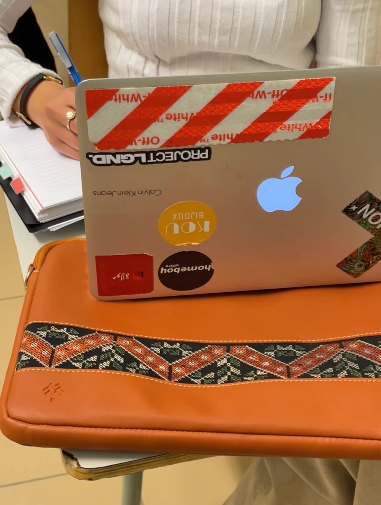 Havane X Green Etamine Laptop Sleeve - Image 11