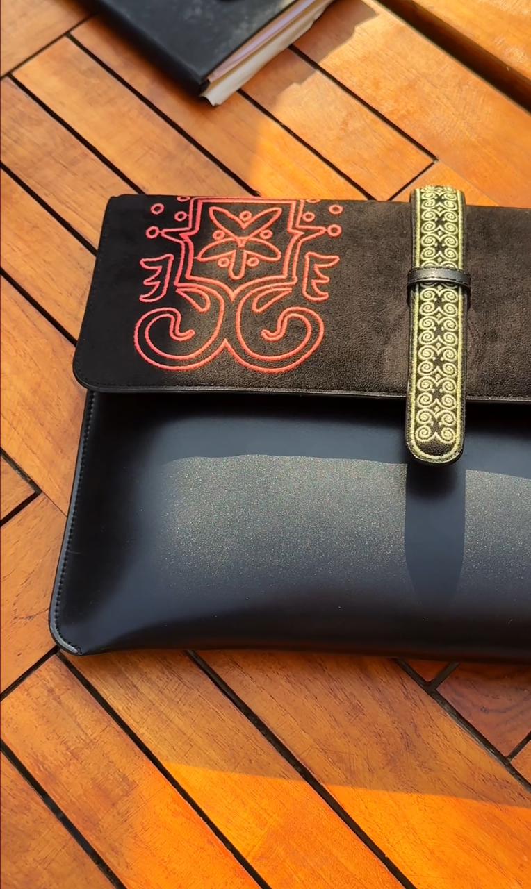Midnight Tale Laptop Sleeve In Black - Image 4