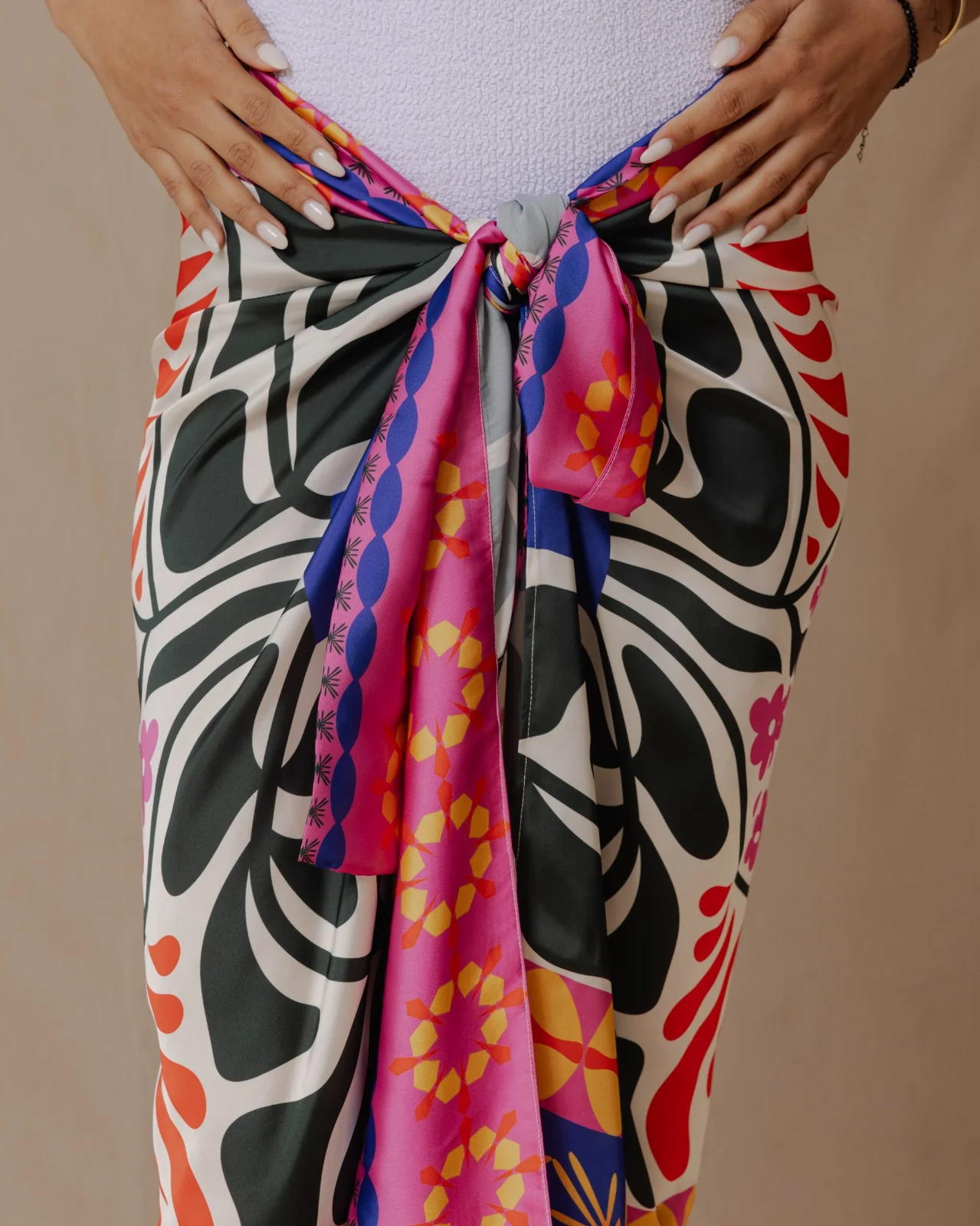 Orchid Fantasy Sarong - Image 4