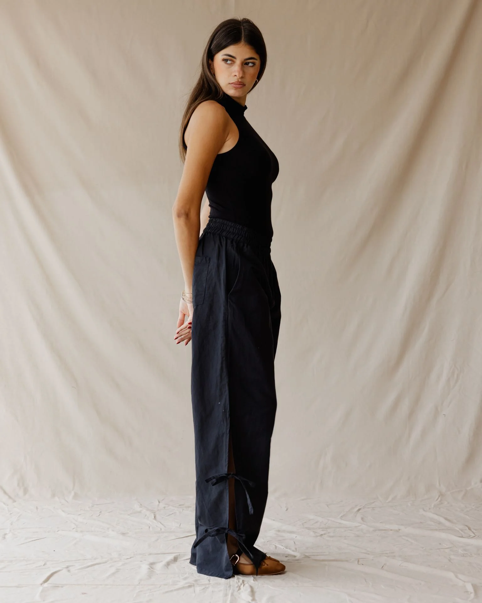 Side-tie Linen Black Pants - Image 3