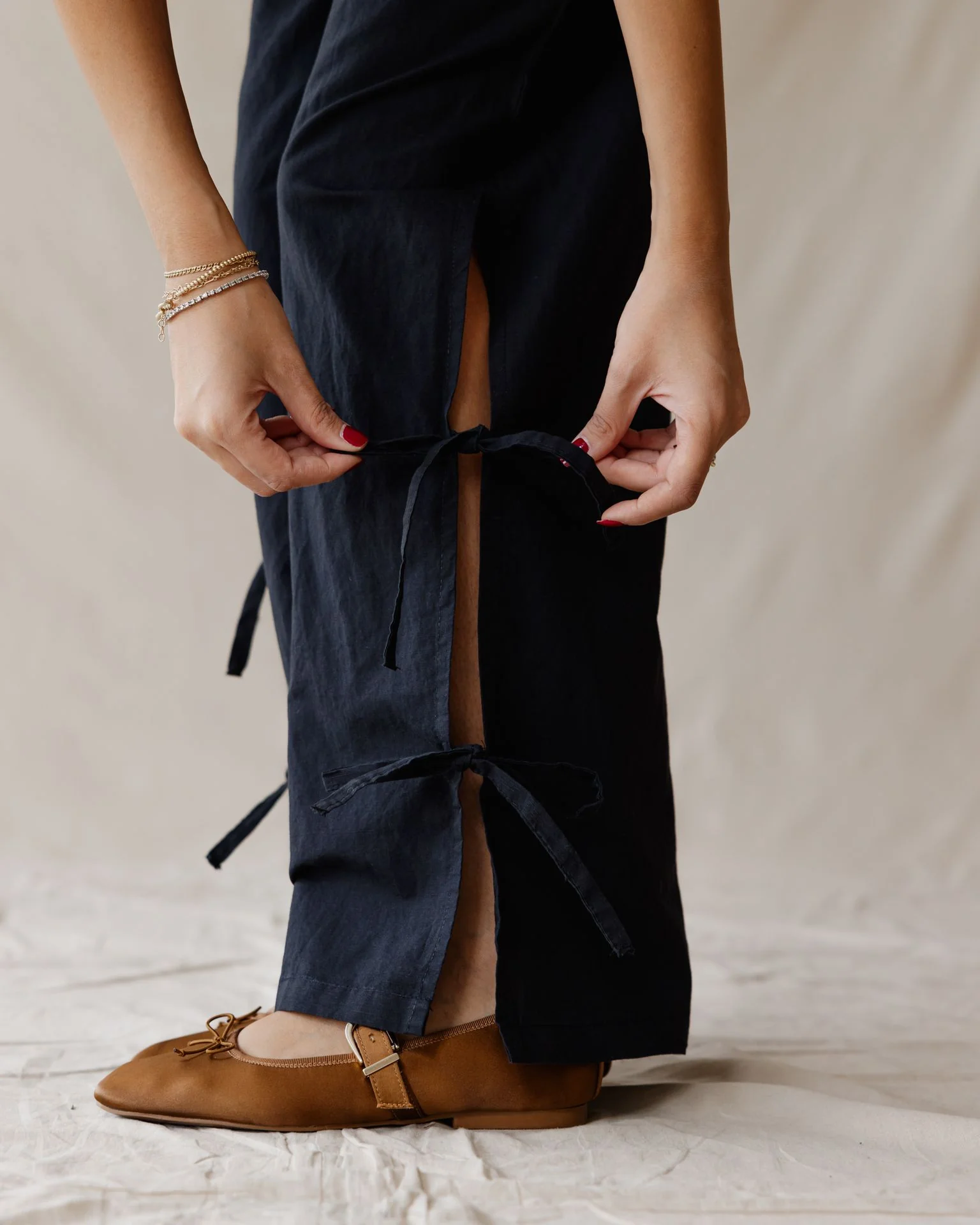 Side-tie Linen Black Pants - Image 5