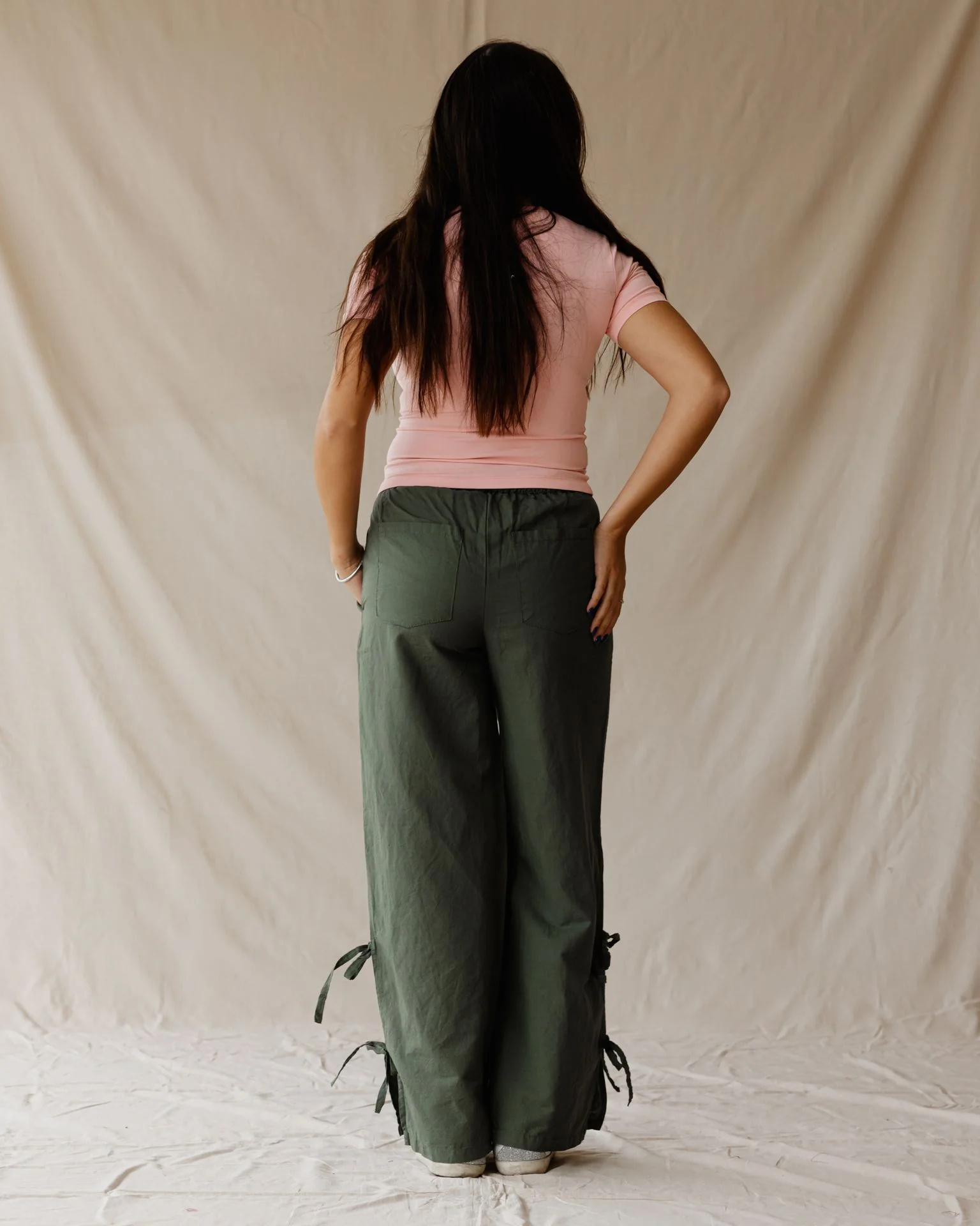 Side-tie Linen Olive Pants - Image 3