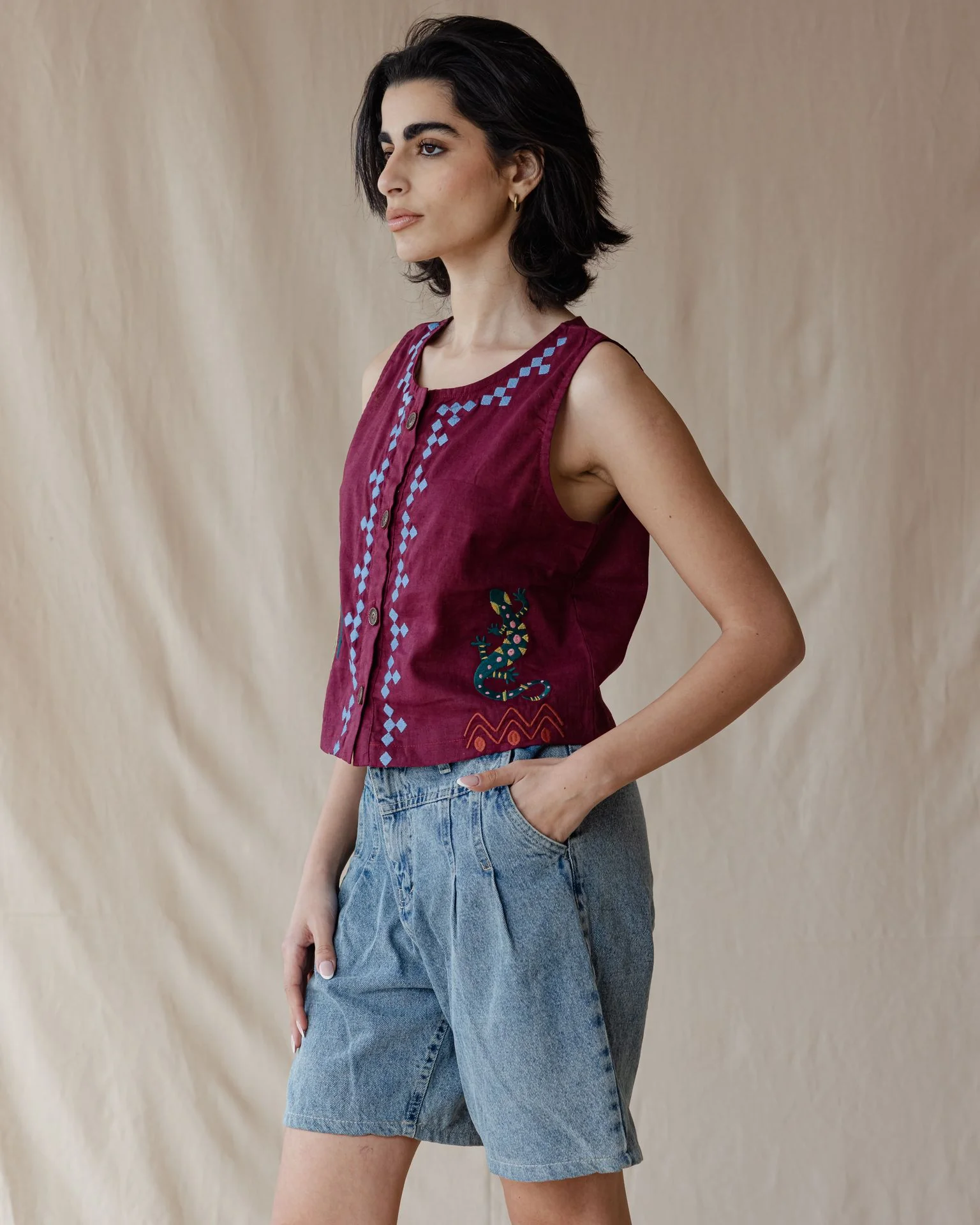 Sunflare Gecko Embroidered Vest Burgundy - Image 2