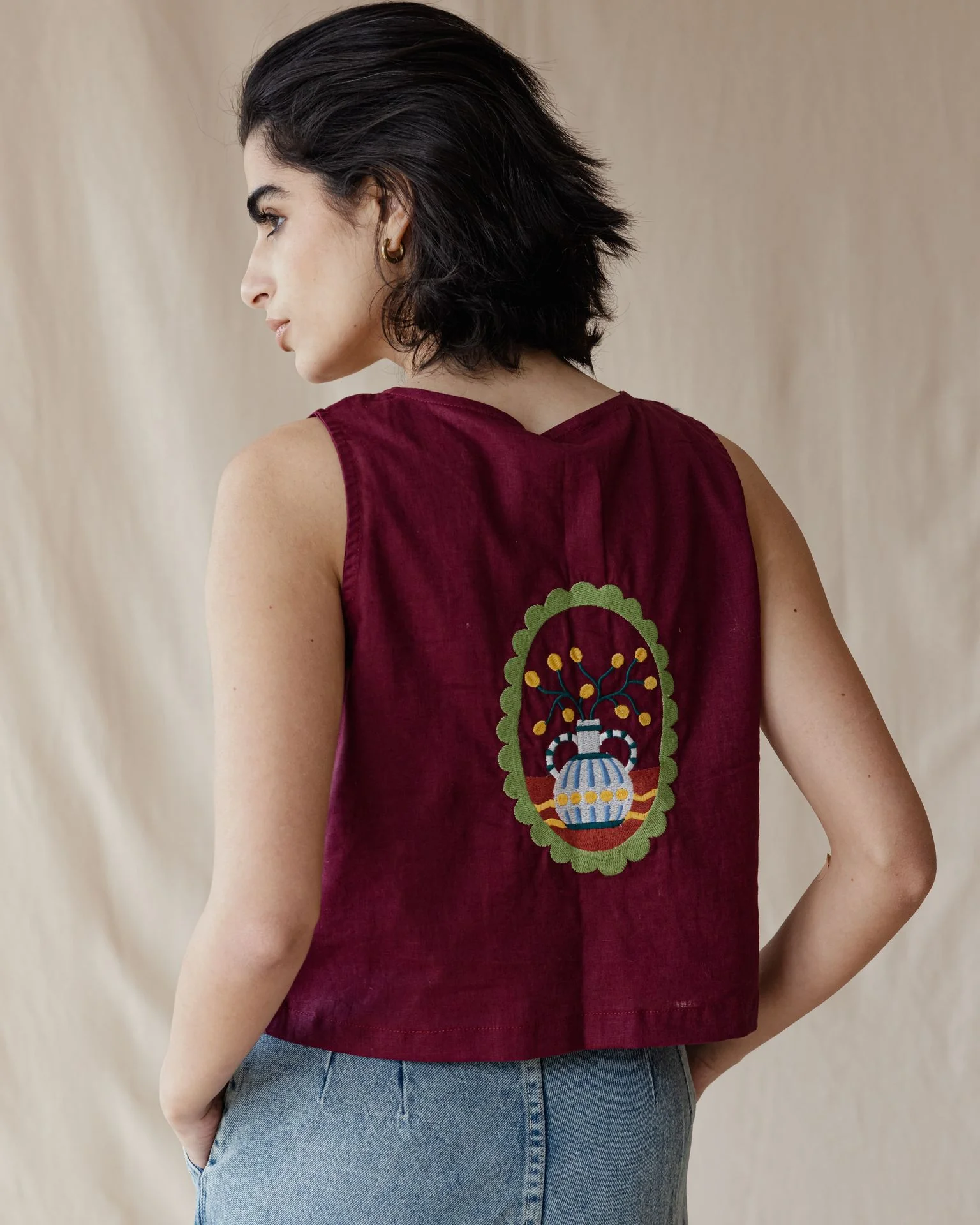 Sunflare Gecko Embroidered Vest Burgundy - Image 3