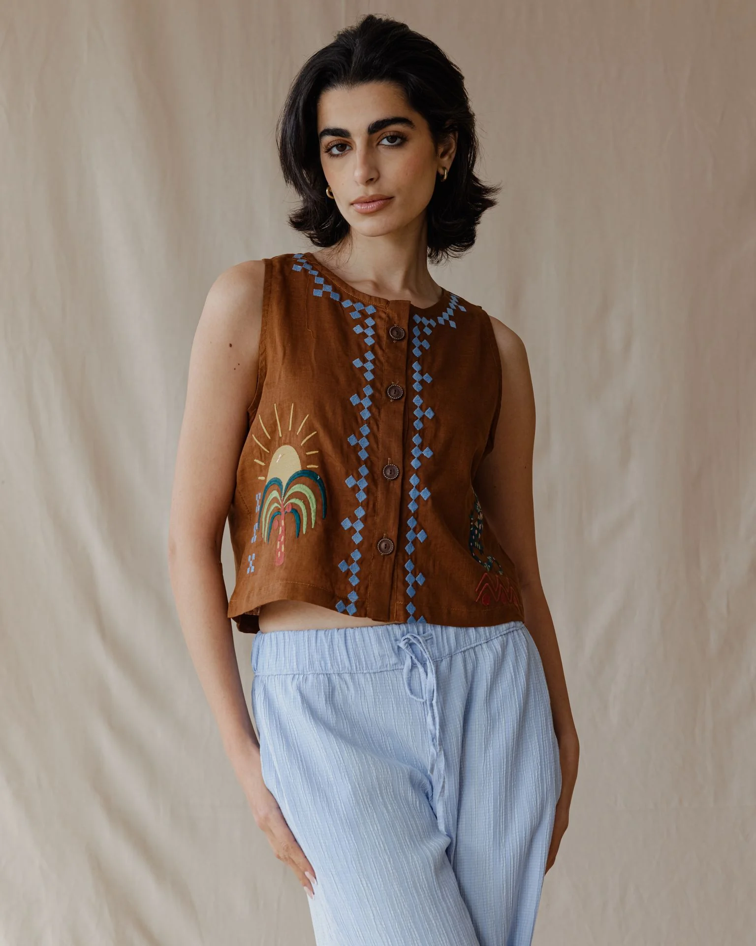 Sunflare Gecko Embroidered Vest Camel - Image 3