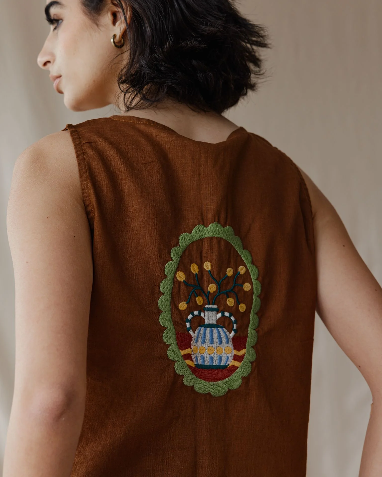 Sunflare Gecko Embroidered Vest Camel - Image 4