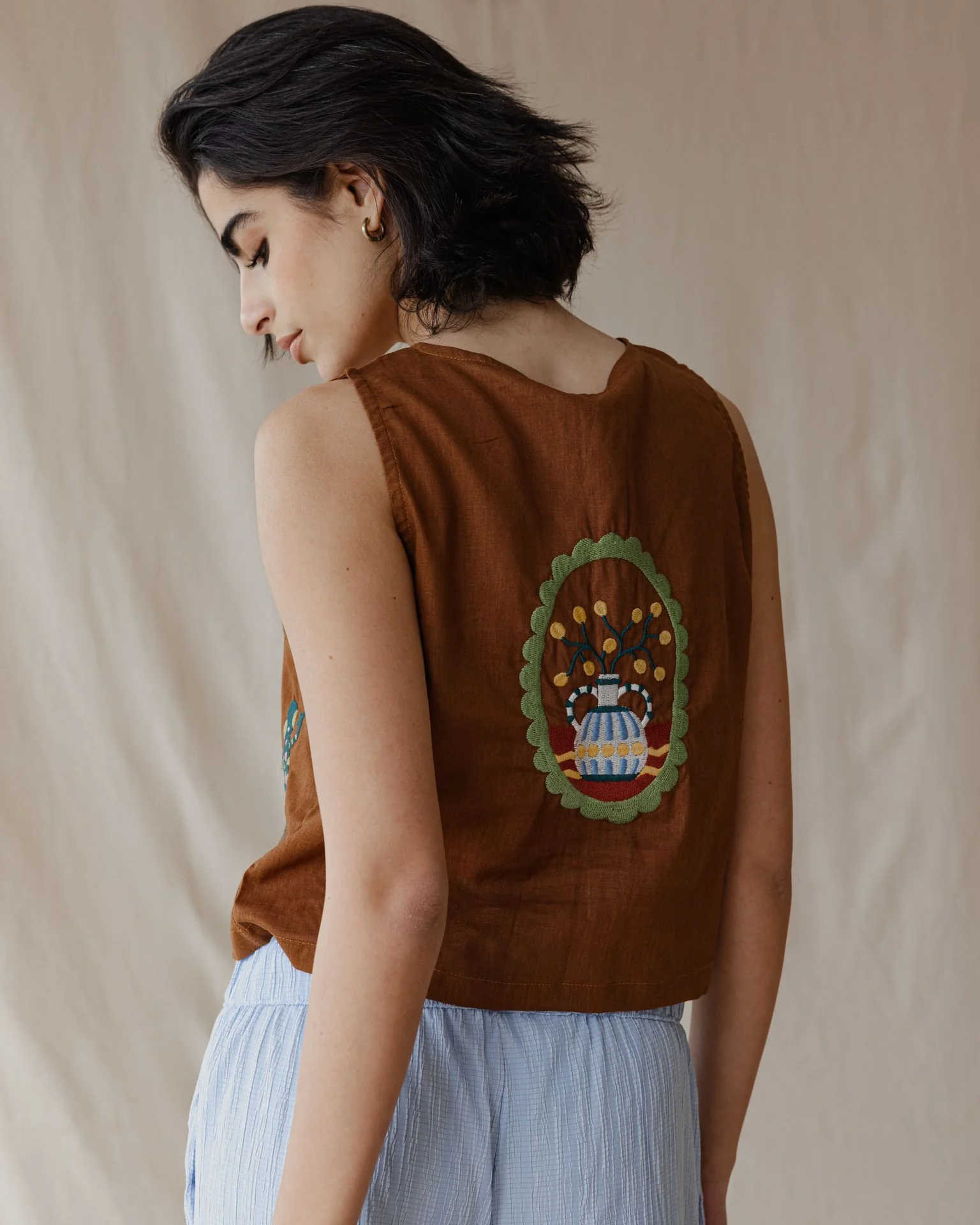 Sunflare Gecko Embroidered Vest Camel - Image 5