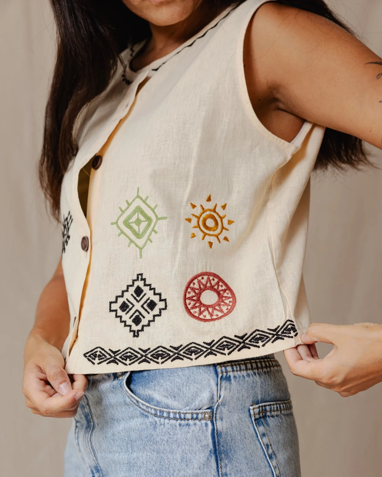 The Boho Lizard Vest Off-White - Image 2
