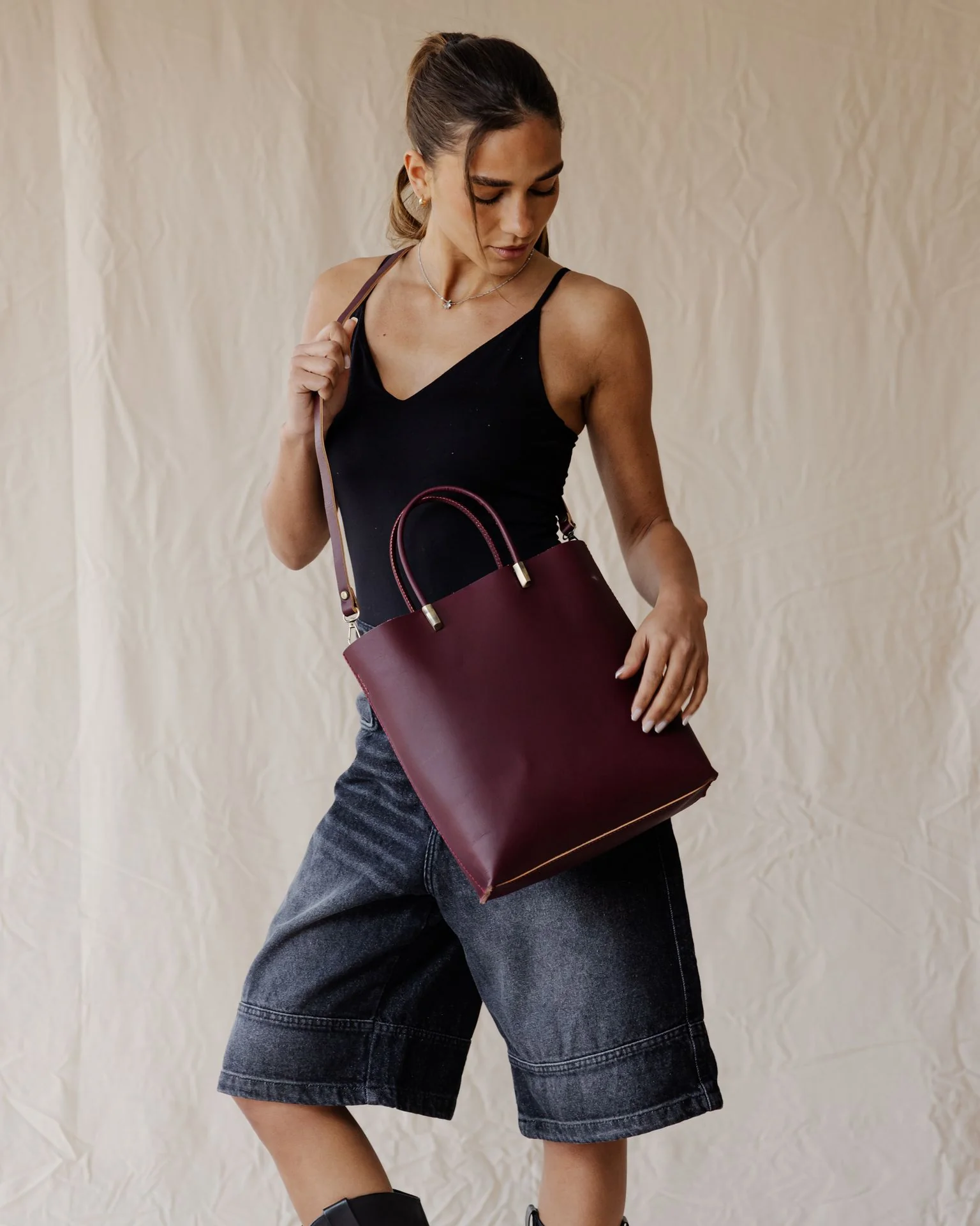 The Linea Genuine Bag In Burgundy - Image 4