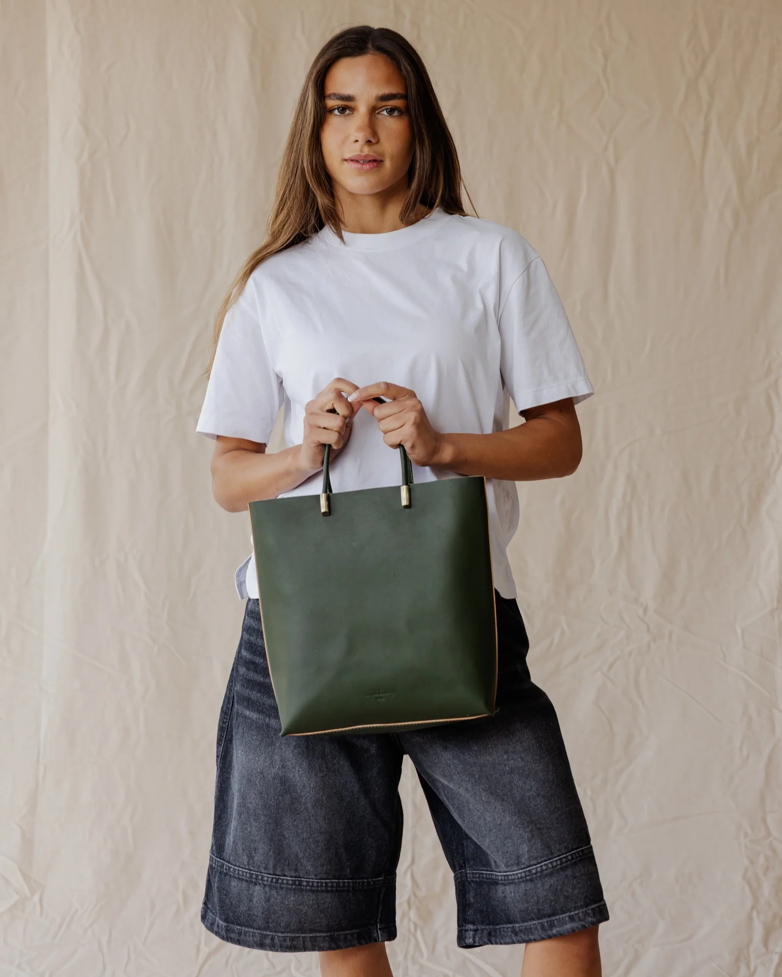 The Linea Genuine Tote Bag In Olive - Image 3