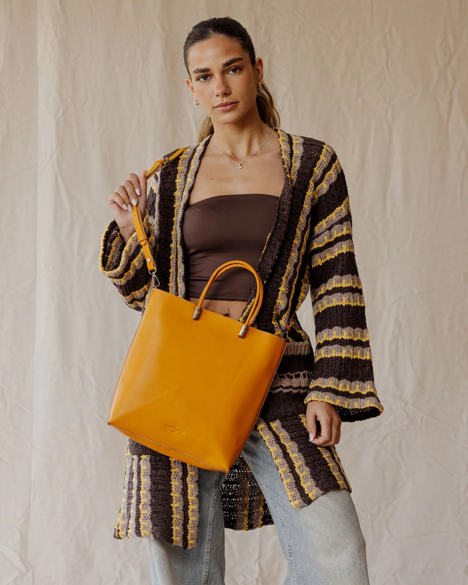 The Linea Genuine Tote Bag In Tan - Image 5