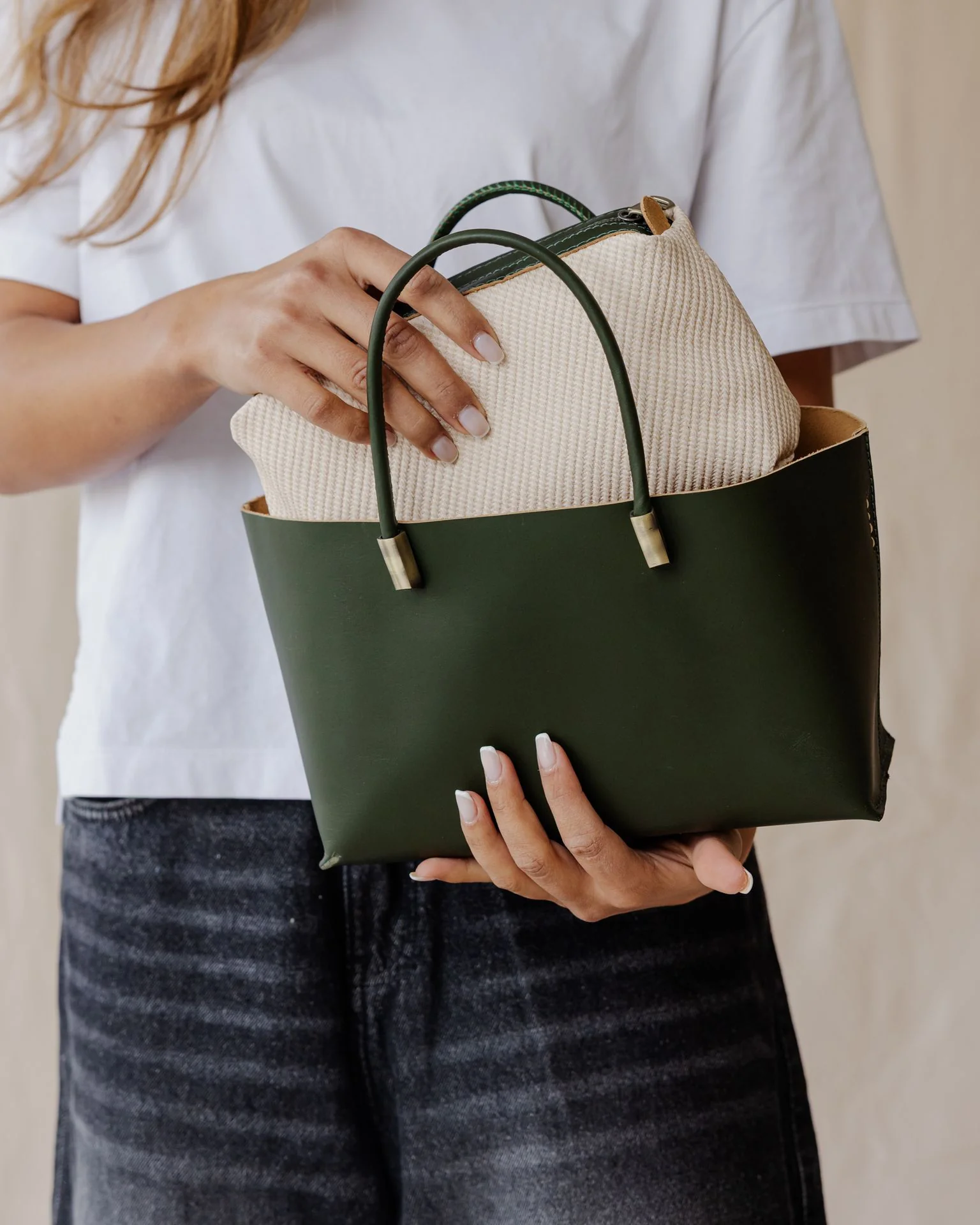 The Luce Genuine Bag In Olive - Image 4