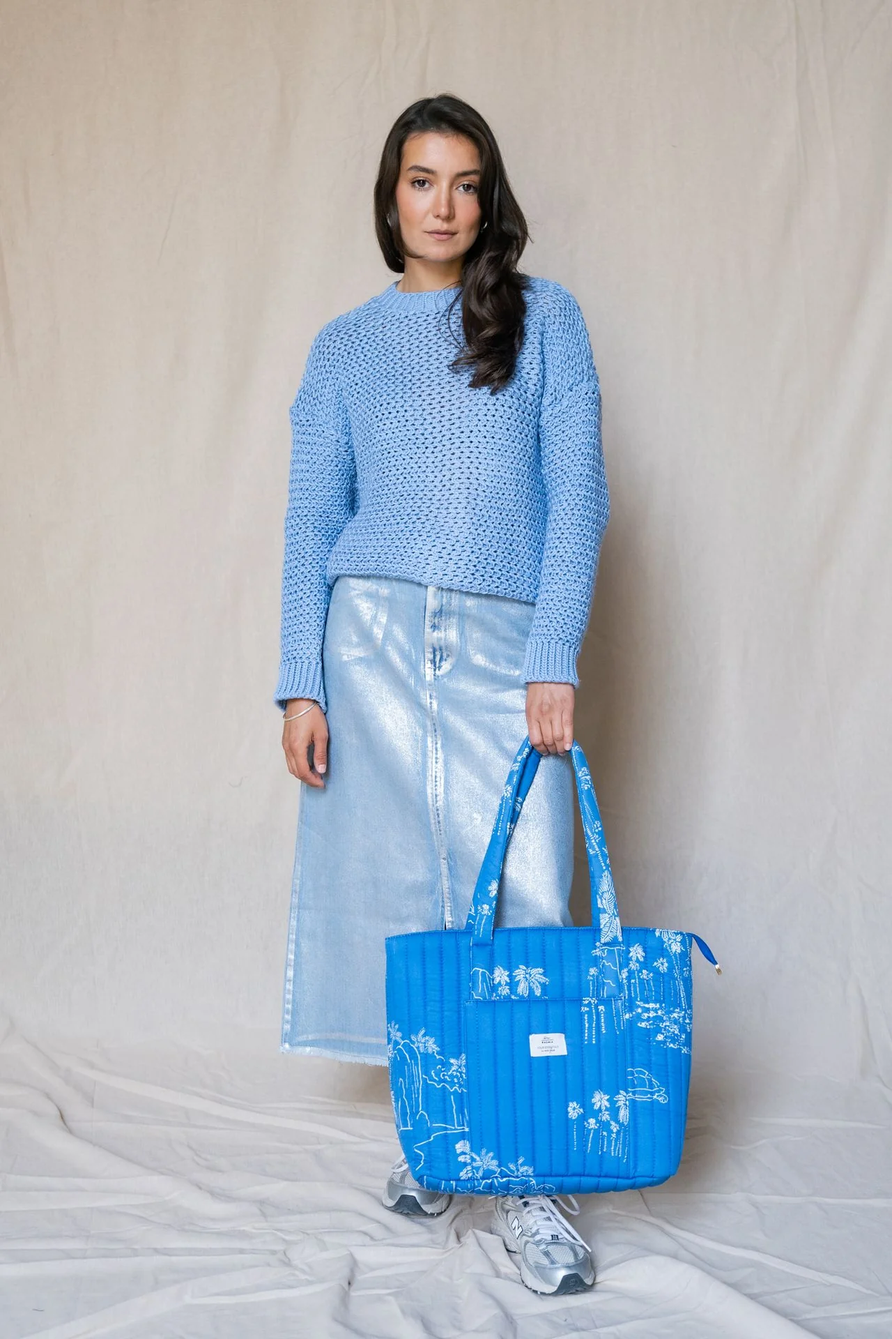 White Palms Quilted Tote Bag - Image 4
