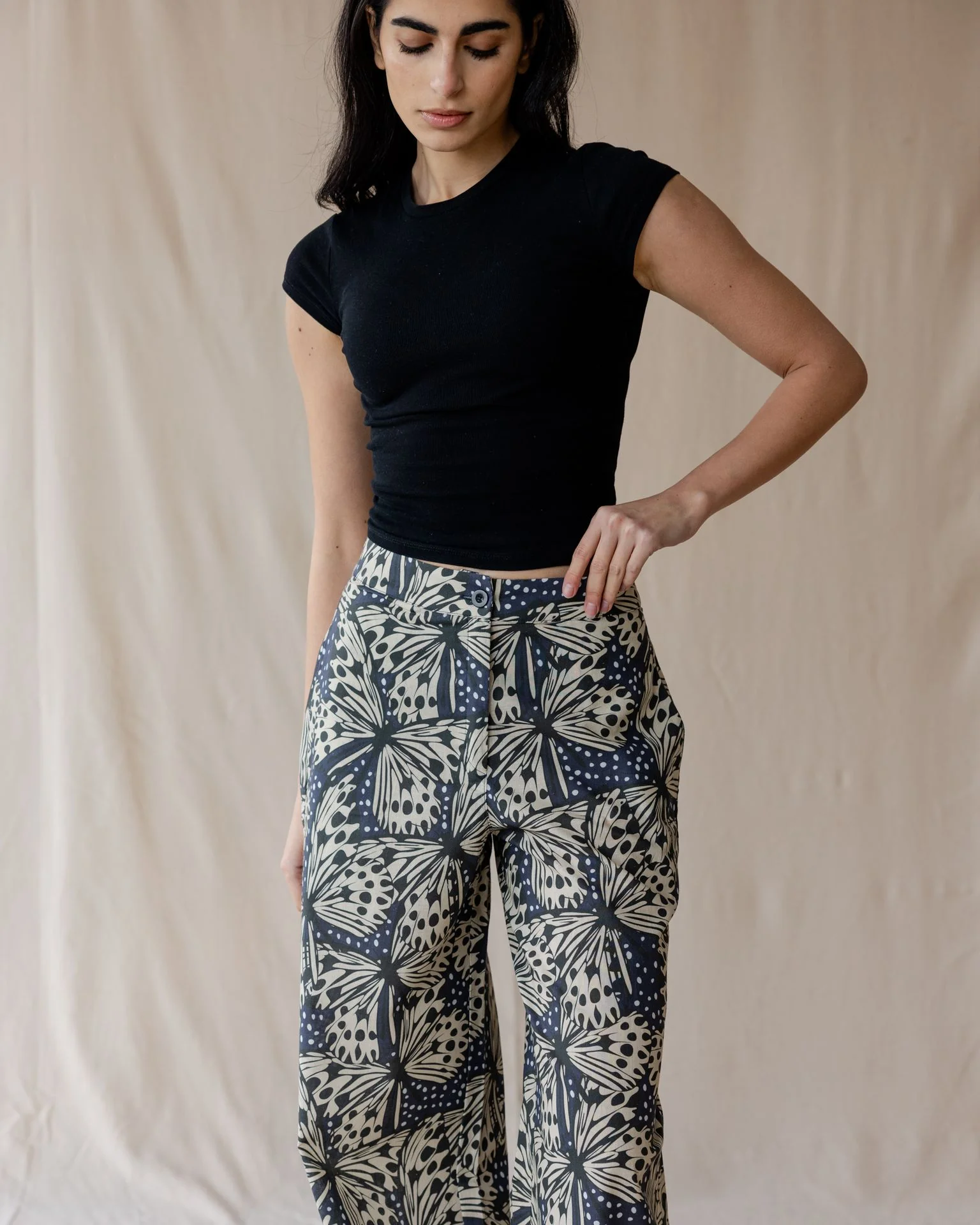 Wings of Bloom Pants In Ivory Noir - Image 4