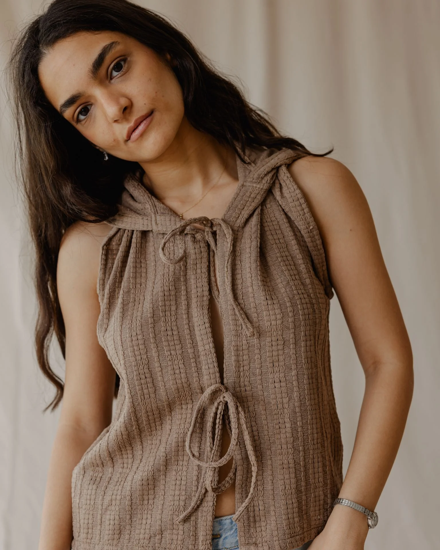 Woven Hooded Camel Vest - Image 4