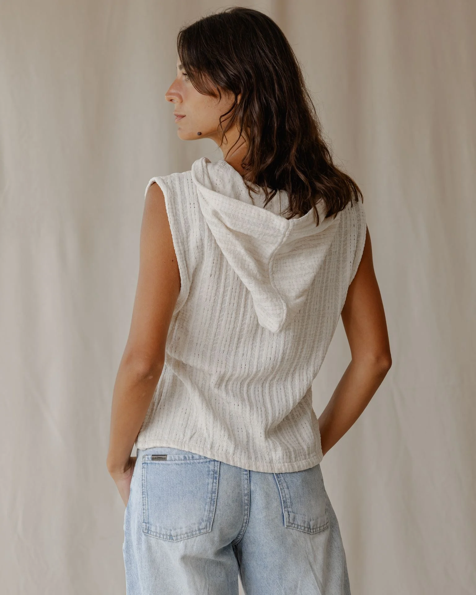 Woven Hooded Off-White Vest - Image 3